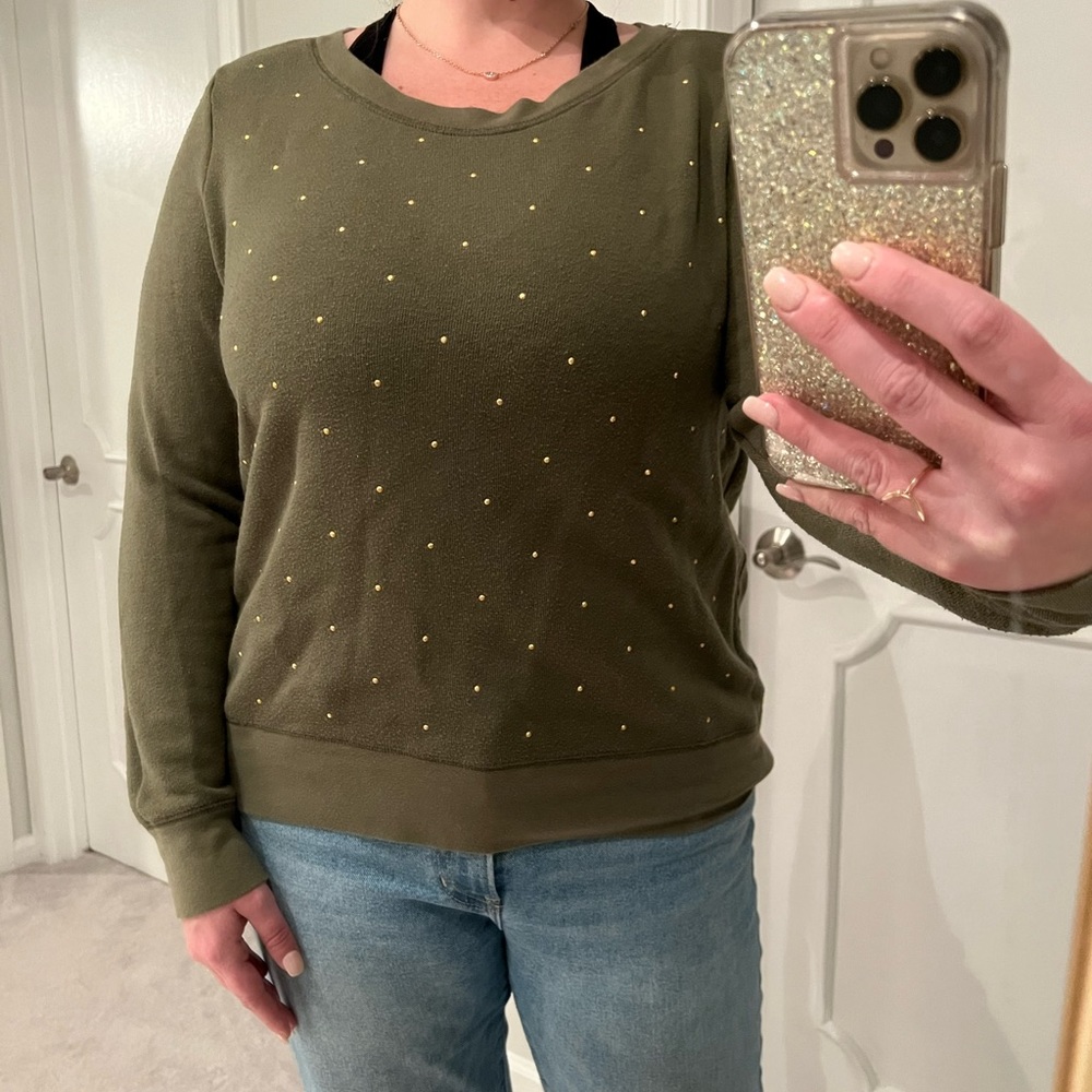 Green thin sweatshirt with gold detailing